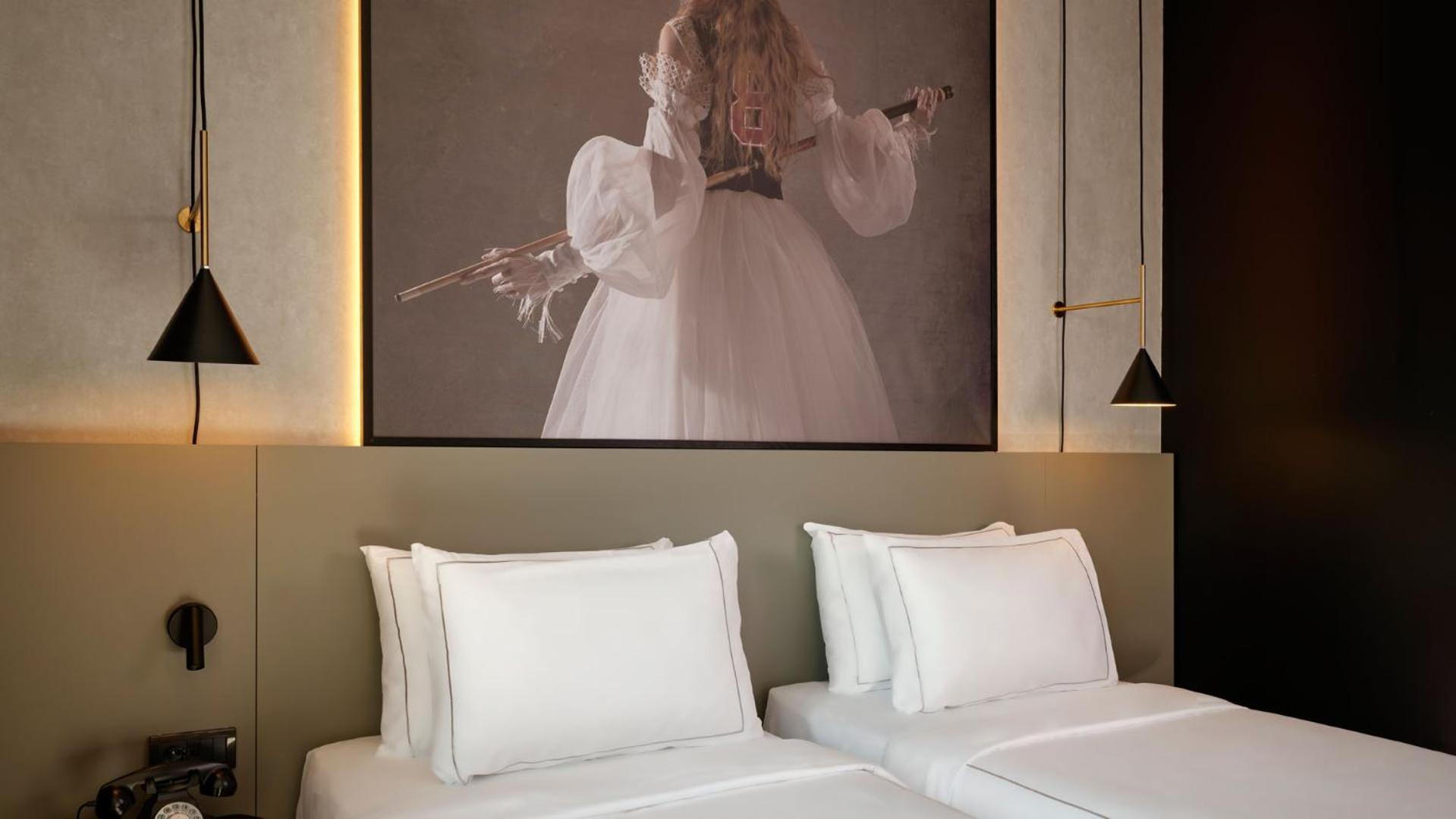 Отель Radisson Red Белград Номер фото
